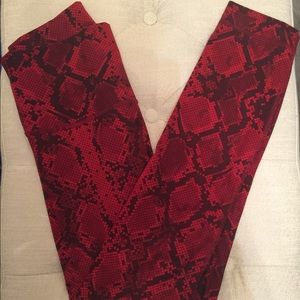 Lululemon red snakeskin cropped leggings
